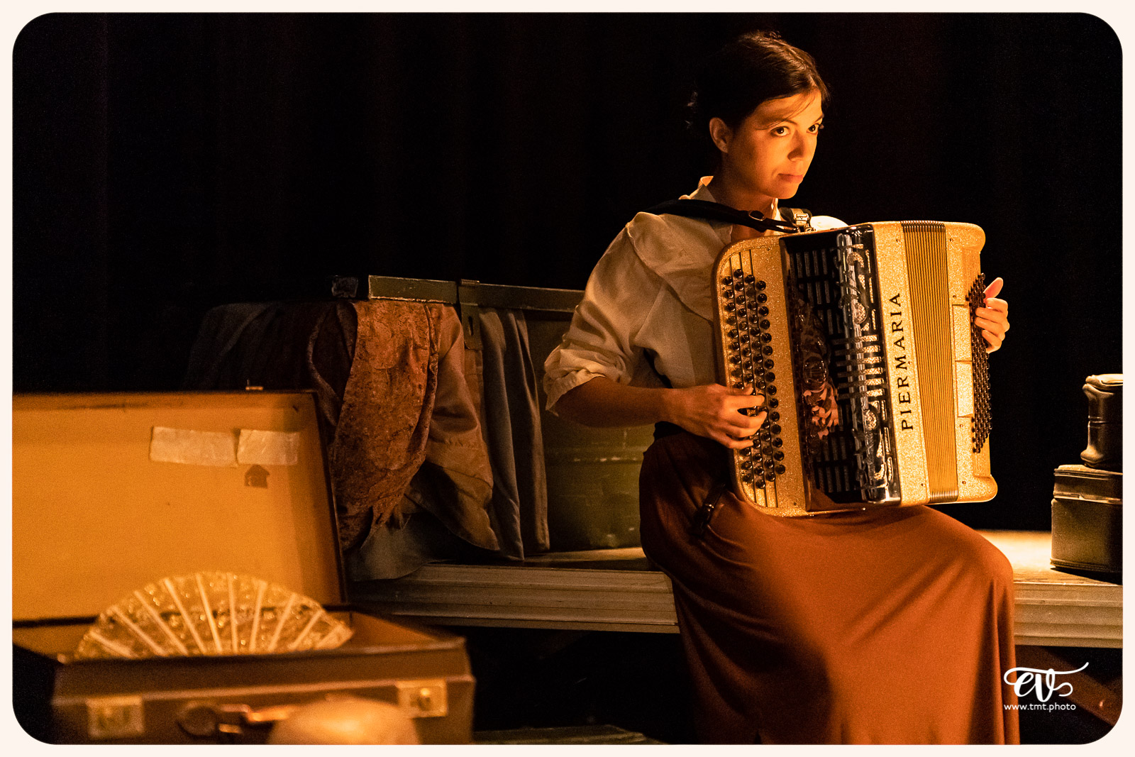 LA MESNIE H. - UN JOUR D'ÉTÉ